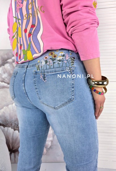 Spodnie Jeansy Plus Size Niebieskie Mom Fit 44-54 z Haftem Aida